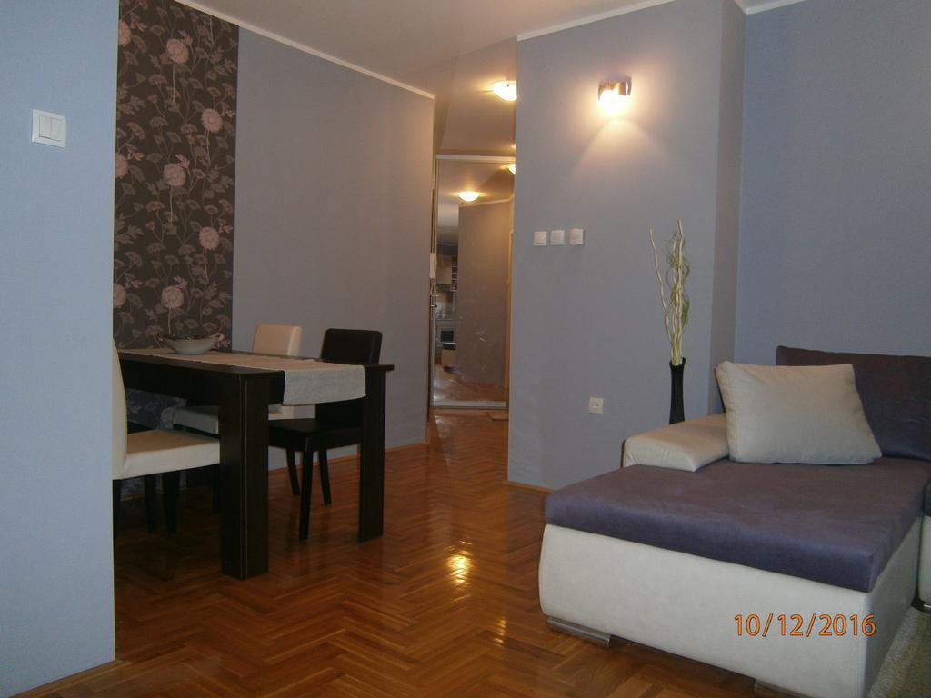 Apartment Azzuro Novi Sad Buitenkant foto